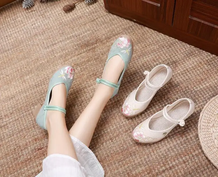 Round Toe Embroidered Women Pumps Женские туфли Summer Wedge Shoes for Ladies Retro Heels Ankle Strap Mary Jane Sandals