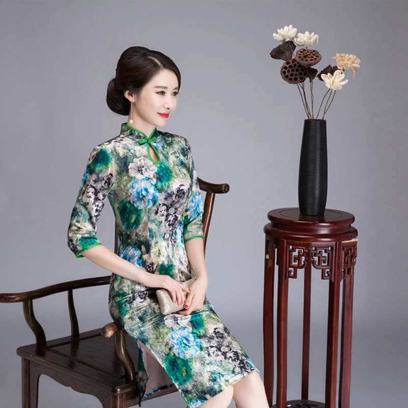Chinese traditional style Plus size XL Red printing banquet cheongsam new seven-point sleeve long carved velvet short cheongsam