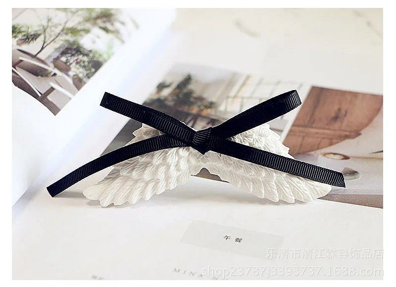 Creative car accessories, pendant, ribbon, plaster angel wings, car perfume, aromatherapy rearview mirror pendant Pendant