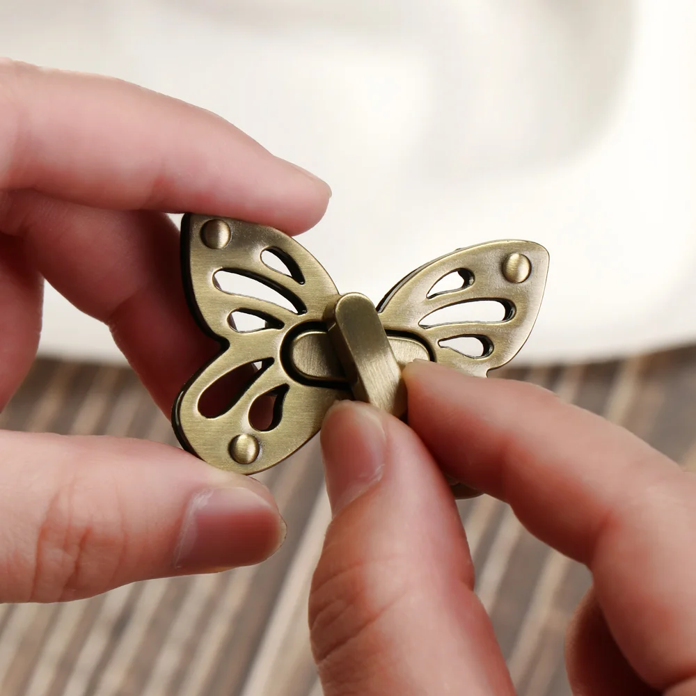 New Fashion Retro Bee Clasp Turn Lock Switch Spring Lock Metal Hardware For Diy Accessories For Handbag Shoulder Bag Purse New Fashion Retro Bee Clasp Turn Lock Switch Spring Lock Metal Hardware For Diy Accessories For Handbag Shoulder Bag Purse