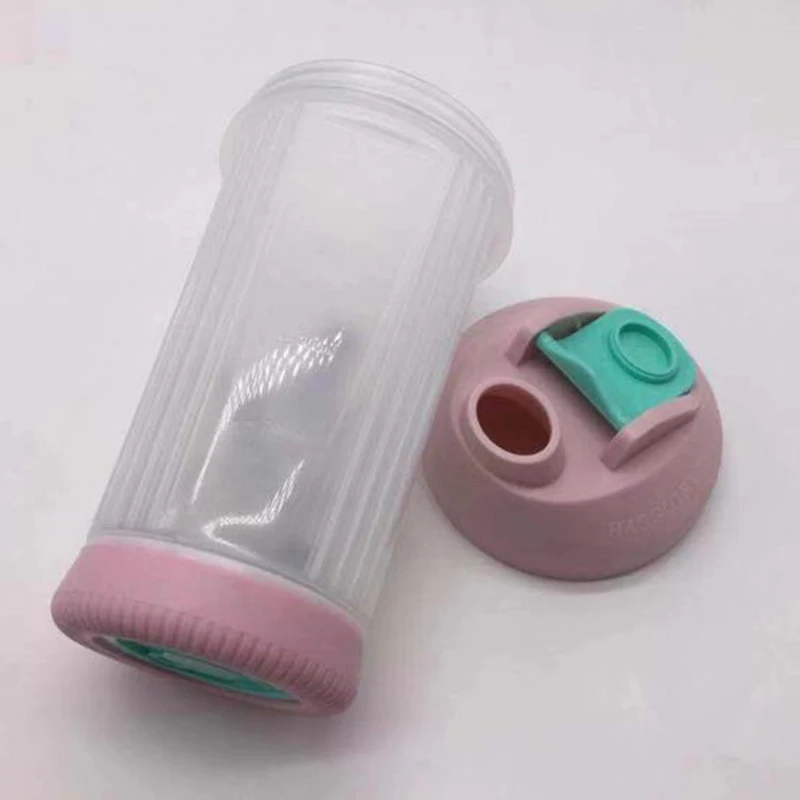 Household unplugged portable juice cup round feeding port manual mixing hand shake juice plastic cup rolling leakproof gear