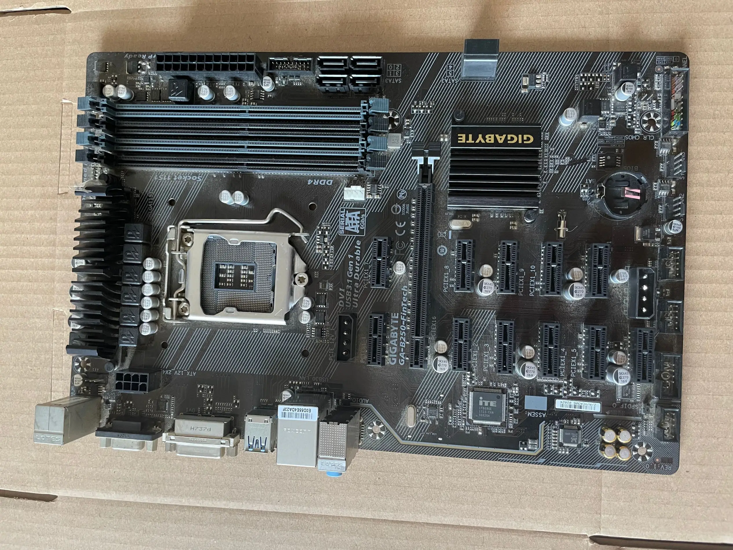 Б/у Материнская плата Gigabyte GA-B250-Fintech Intel B250 Socket LGA 1151DDR4 PCI-E3.0 12 графическая карта для