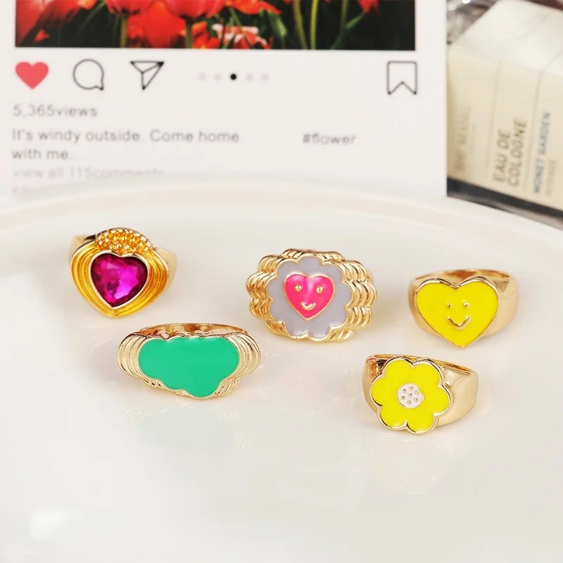 

2023 Cute Woman Rings Korean Fashion Gothic Accessories Love Heart Flowers Metal Geometry Fun Ring Gold Jewelry Anillos Mujer