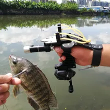 Tiro ao ar livre carretel de pesca + dardo esquerda handguard tubo de borracha lanterna caça conjunto pesca estilingue caça catapulta terno