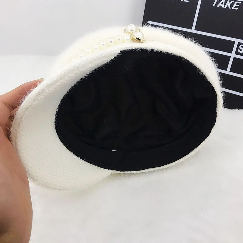 Women Winter Warm White newsboy caps female pearl Band Fur Hat Black military vintage flat top thick warm hats cotton newsboy cap,windproof winter hat
