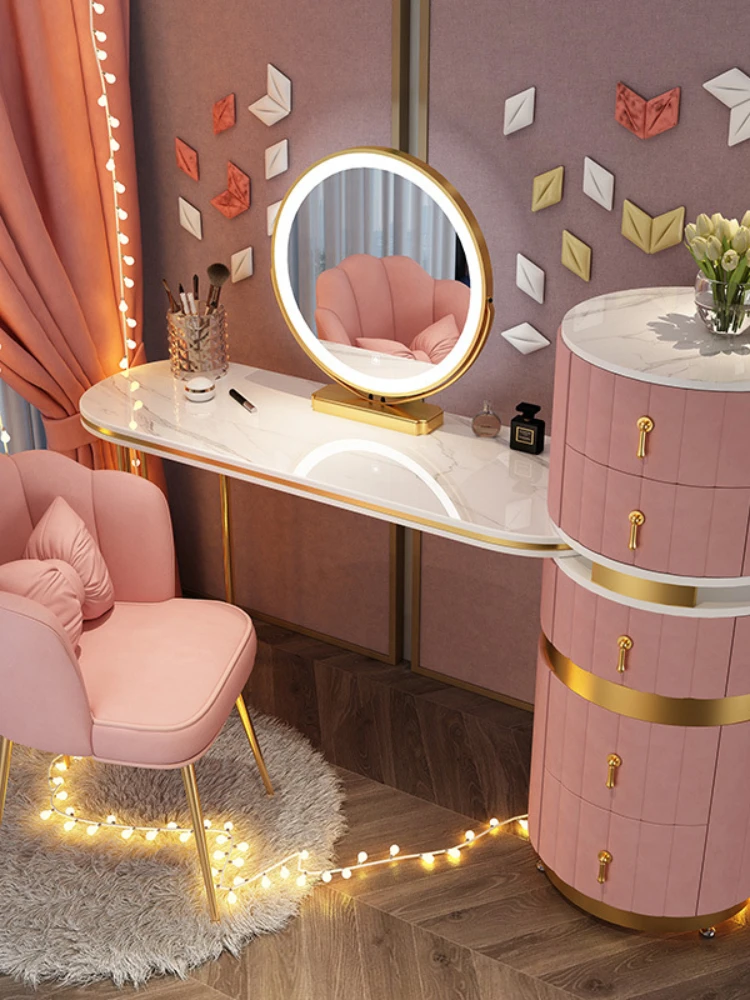 Waise Mädchen Verkäufer kleine make up tafel Durch Kamerad Straße