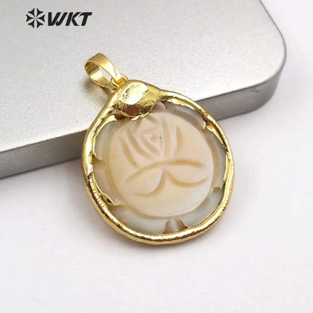 

WT-JP155 WKT! natural shell Pendant pattern carving gold bezel circular Pendant women fashion Necklace Connector Jewelry