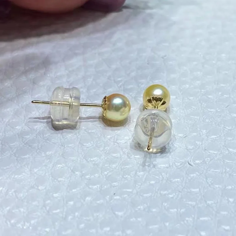 

HENGSHENG 2021 Hot 18K Gold Earrings 4-4.5mm Natural Akoya Ocean Golden Round Pearls Stud Earrings Women Classic Wedding Jewelry