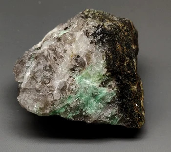 

189g Natural gem-grade green emerald mineral crystal specimens stones and crystals quartz crystals from china