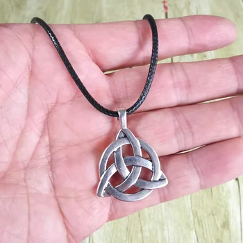 

Viking Irish Celtics Triquetra Knot Necklace Pendant Amulet Charms With Black Leather Rope Chain Necklaces Wicca Jewelry Fashion