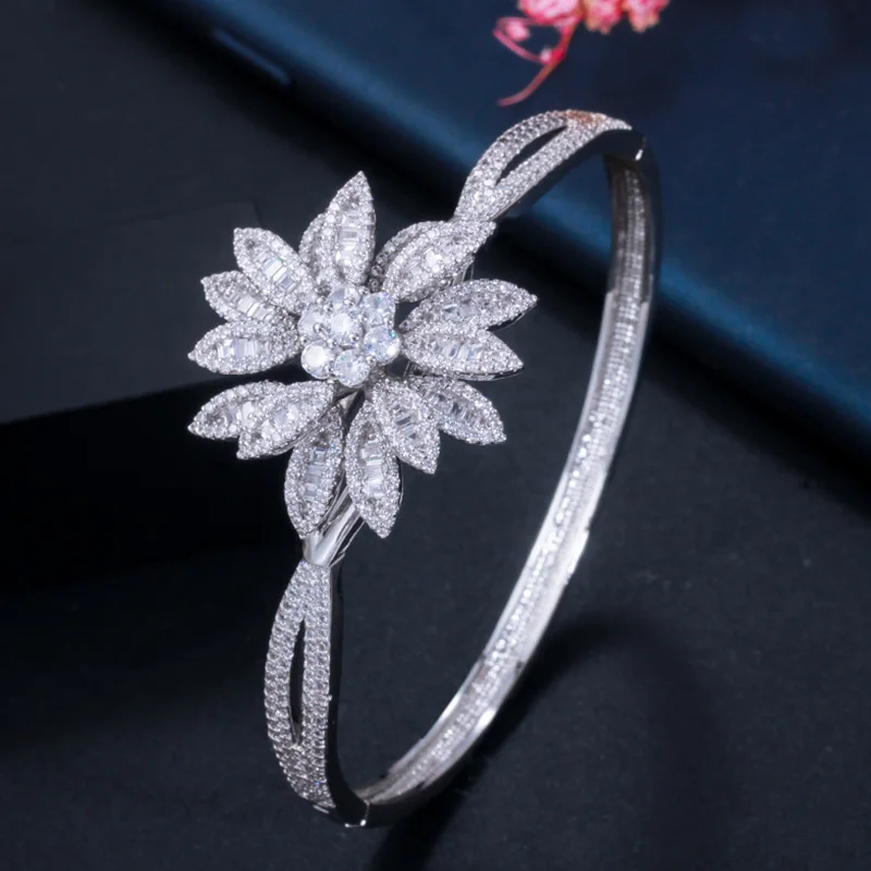 White Gold Pera высокое качество кубического циркония установка индийский стиль желтое золото 3D цветок круглый жесткий браслет для свадьбы для женщин ювелирные изделия Z052 - Окраска металла: White Gold