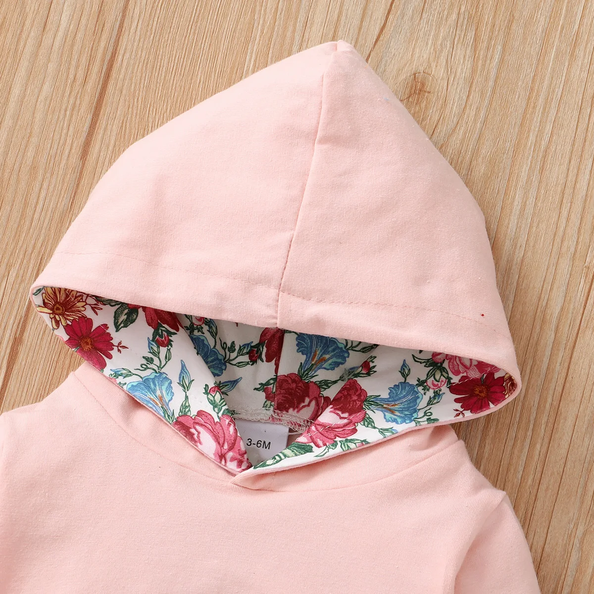 Conjunto 3 peças com estampa floral com capuz para bebê