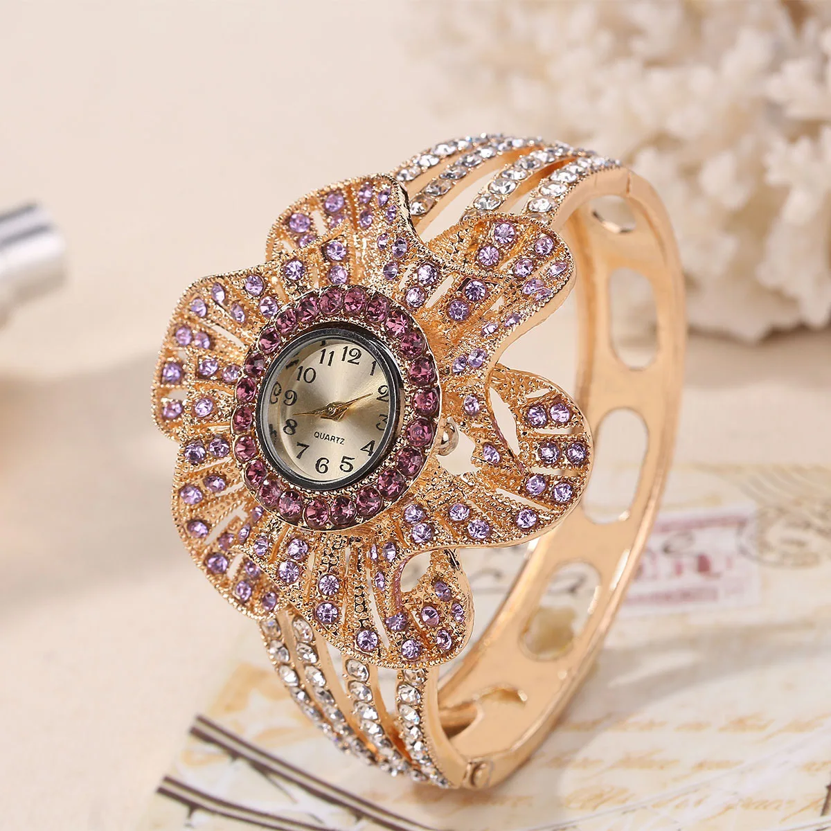 

Hot Selling Supply of Goods Watch Cool Flower Type Table Diamond-embedded Watch Women's Alloy Quartz Watch