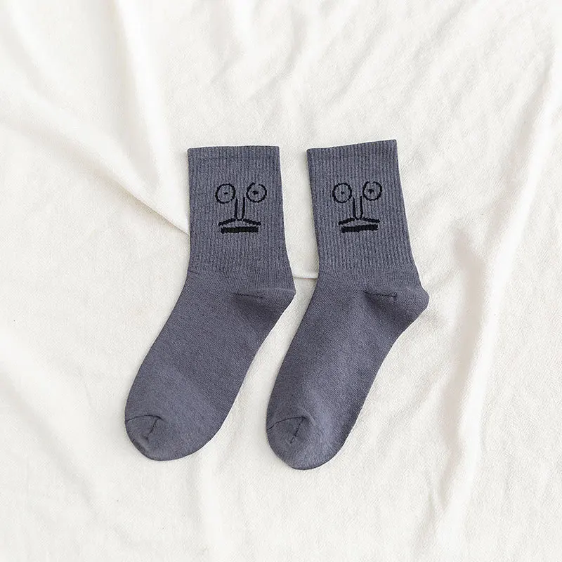 Забавные носки с героями мультфильмов счастливые разноцветные конфеты кавай вышитые хлопковые зимние модные женские и мужские парные милые носки для колледжа - Цвет: dark grey expression