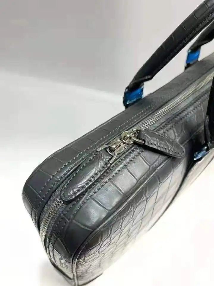 Рисунок 5 - Портфель мужской из натуральной крокодиловой кожи