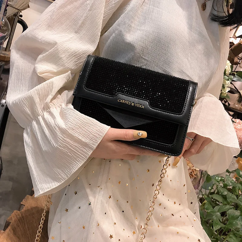 

New 2019 Korean version of the oblique satchel single - shoulder fashion rivet broadband small square bag