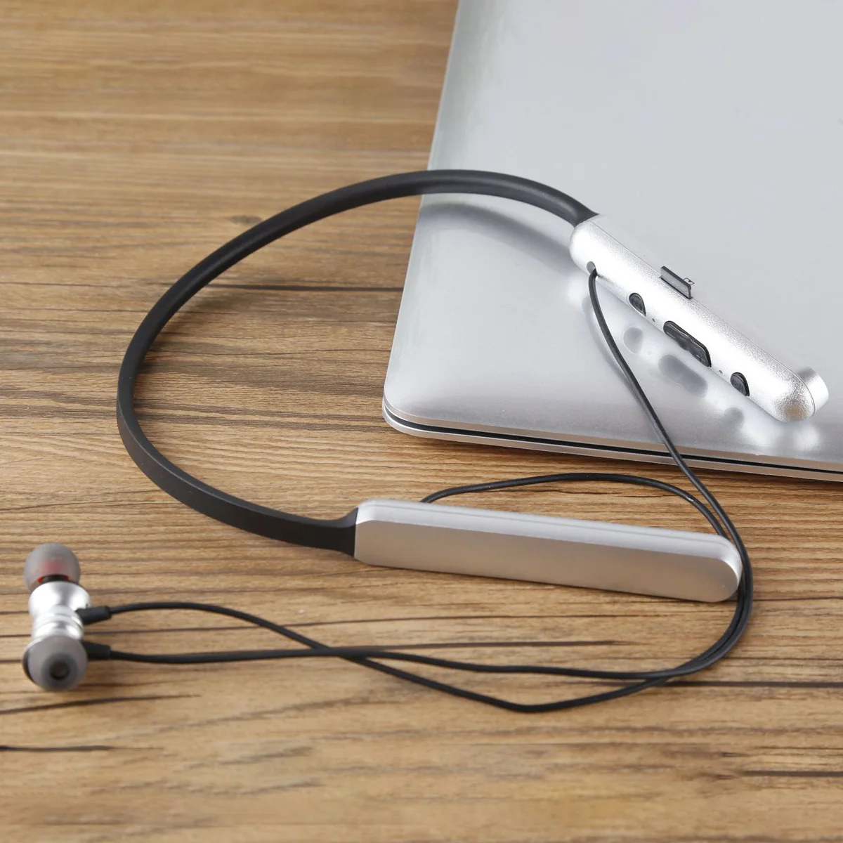 T18 Wireless Headphone With Mic Support TF SD Card Magnetic Connection Bluetooth V5 0 Earphone Stereo Bass Sporting Headset