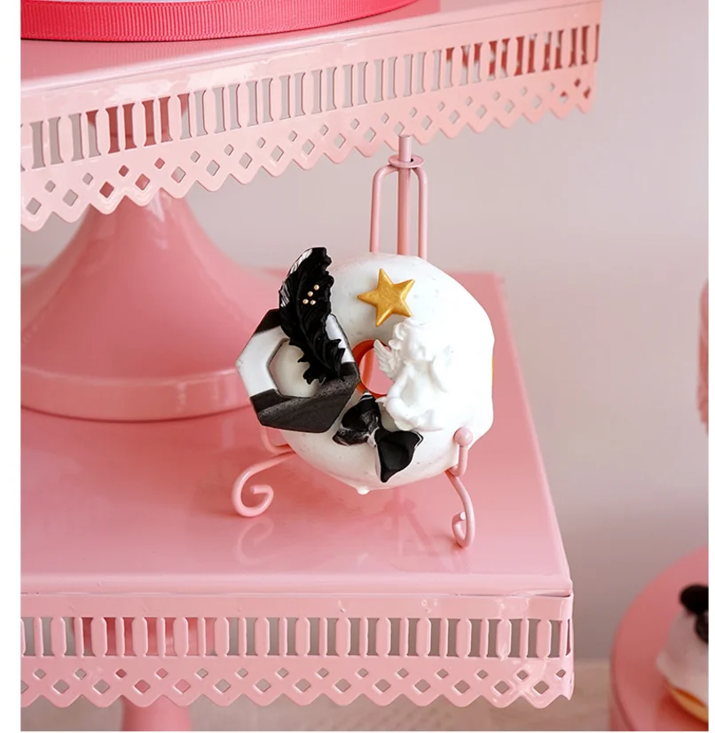 Прямая девочка сердце розовый торт тарелка кованая железная подставка под пирожные Свадебная вечеринка Церемония десертный стол украшения Еда фото реквизит лоток