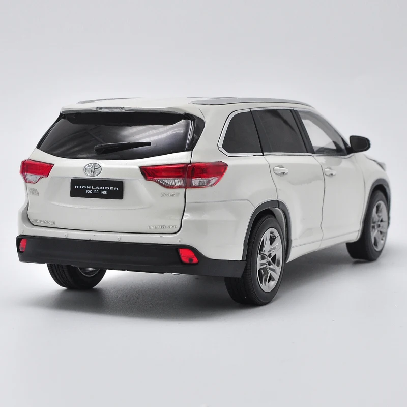 Изысканный подарок 1:18 Toyota 2018 новая модель из сплава Highlander литого металла