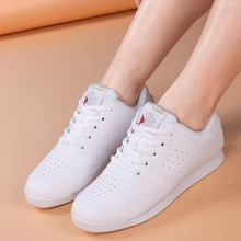 Спортивная обувь для занятий гимнастикой, изготовленная из хороших материалов для спорта, аэробики