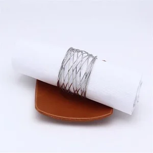 Silver Новое круглое кольцо Металлическое для салфетки Пряжки Кольцо для салфетки пряжки для ресторана отеля Свадебный держатель салфетки украшение стола - Цвет: Silver