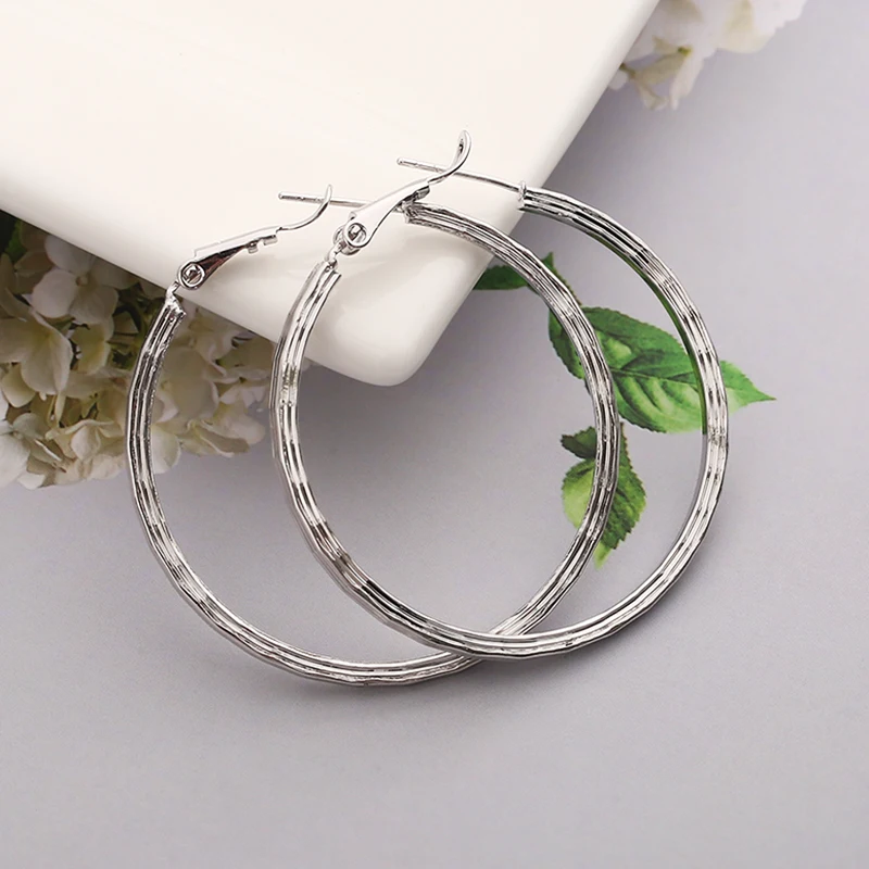 

Imitation Rhodium Plated Hoop Earrings Temperament Ladies circle earring for Women Lovely Charm Jewelry Birthday Party Gifts