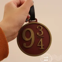 Hp Harri аксессуары хогварт школьные значки багажные бирки 9& 3/4 этикетки на платформе Slytherins insignia багаж подвеска этикетки игрушки