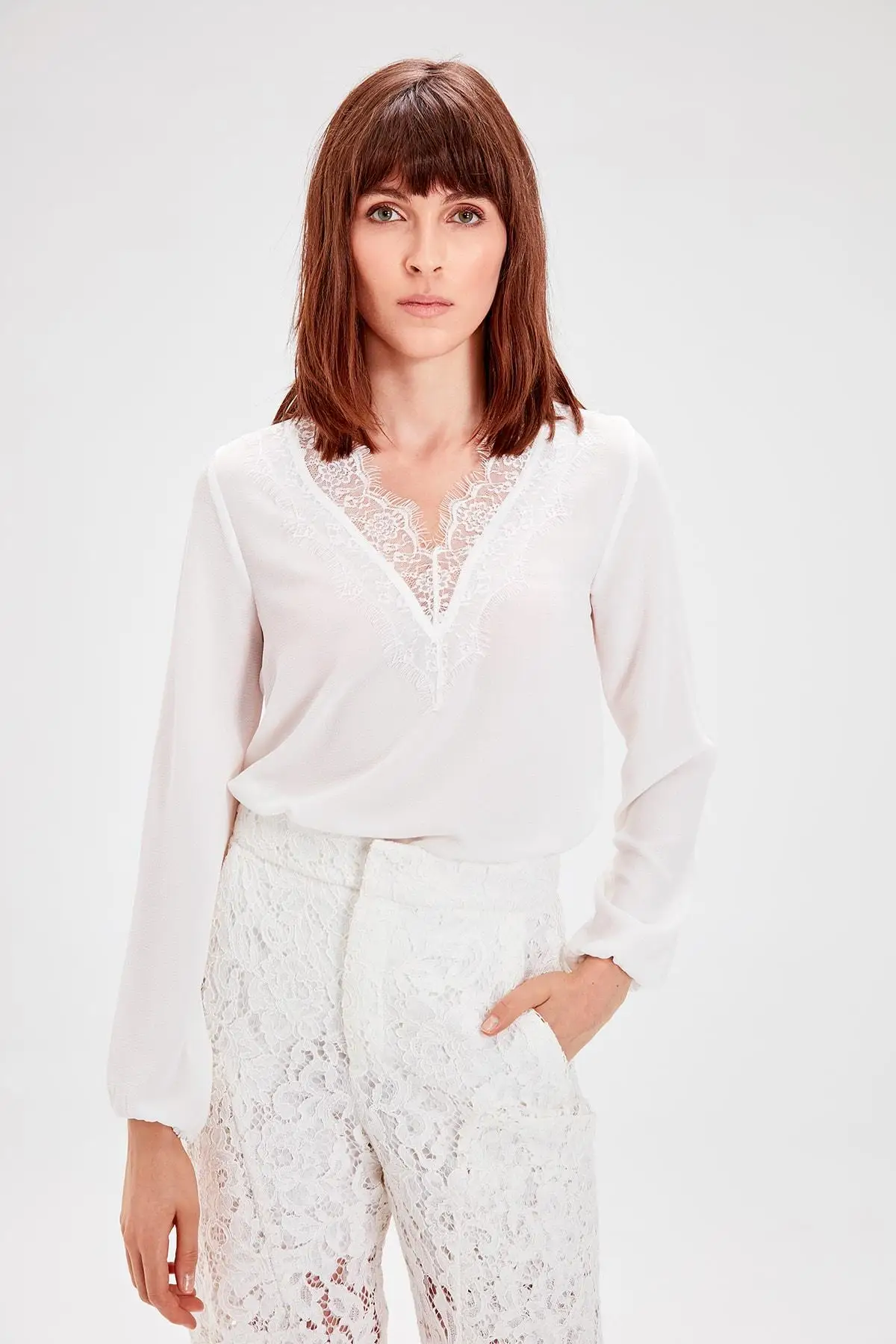 Trendyol экрю вырез с рюшами Блузка TOFAW19EH0266