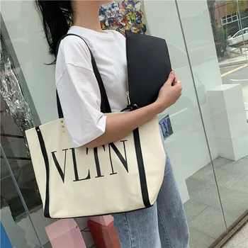 

2020 Canvas Bag Letter Rivet Shoulder Bag Large Capacity Casual Tote Bag Famous Designer High Quality Shopping Bags Louis Bags