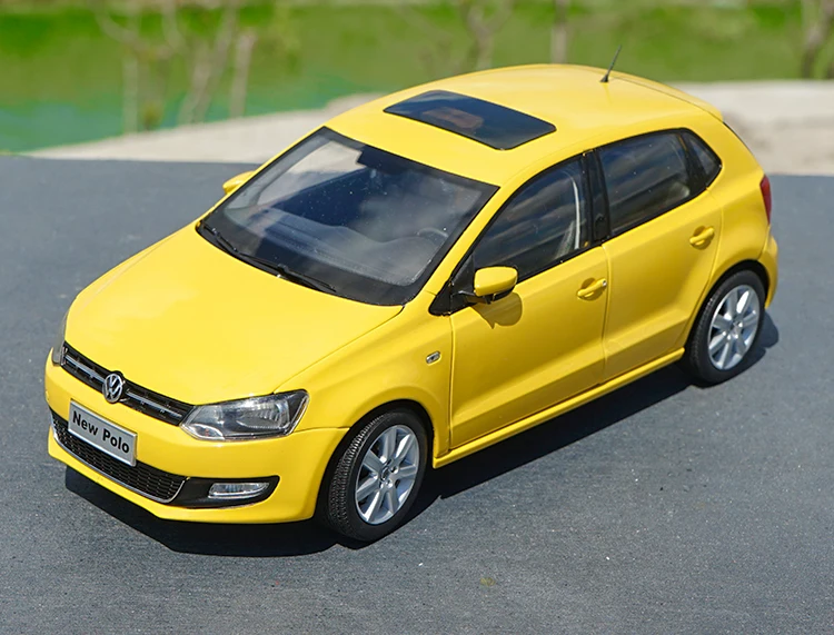 Оригинальный авторизованный подлинный Сплав 1:18 Volkswagen New Polo 2013 Желтая модель