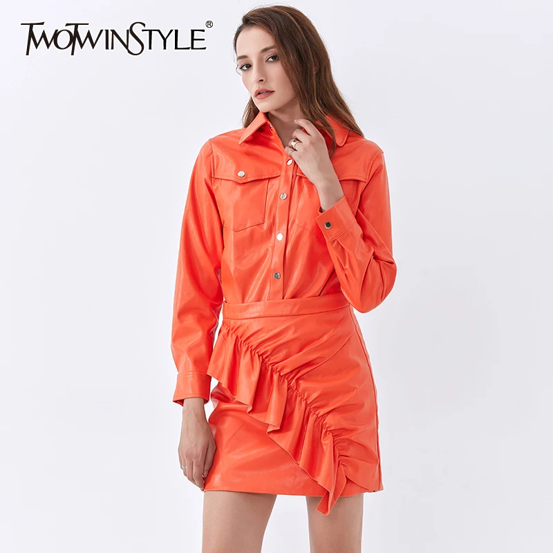 Женский кожаный костюм TWOTWINSTYLE повседневный комплект из двух предметов топ с