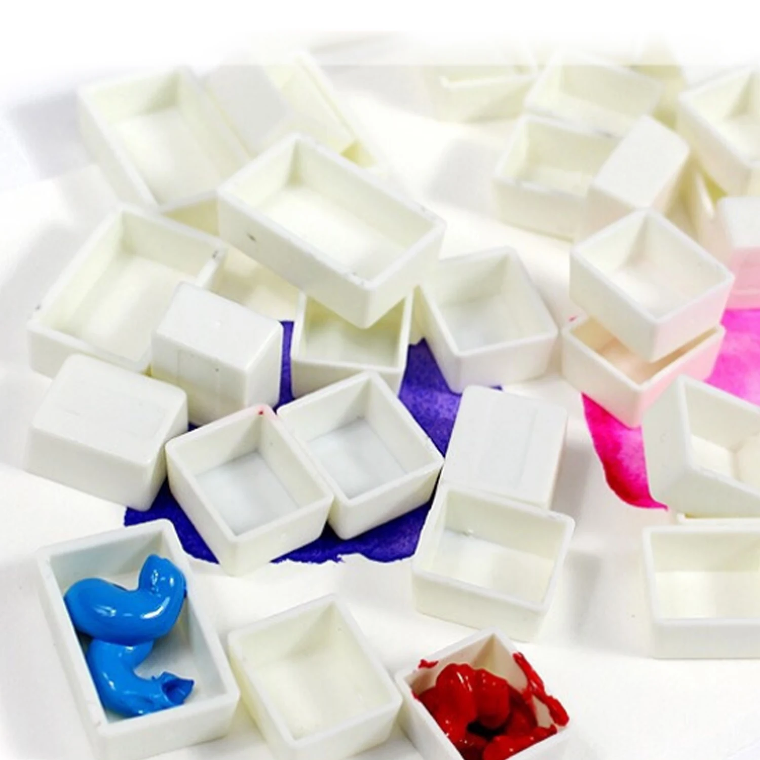 

100PCS 1.6ml Plastic Empty Watercolor Half Paint Pans for Children Artist Student Beginners Painting Drawing Palette Paints Box