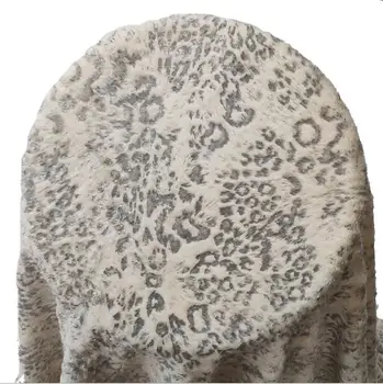 

Gold-stamped PV flannel imitating rabbit flannel gold-stamped polyester fabric is suitable for table cloth, table cloth, decorat