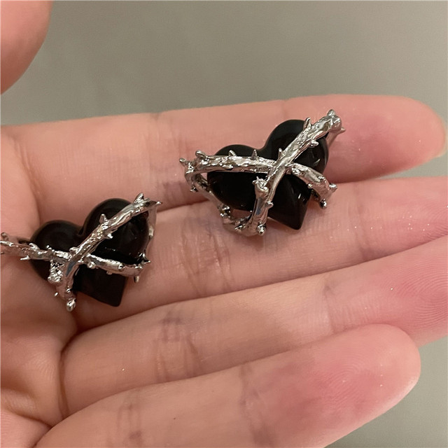 2021 New Design Punk Gothic Thorns Black Silver Color Heart Metal Opened Ring For Women Girls Party Jewelry
