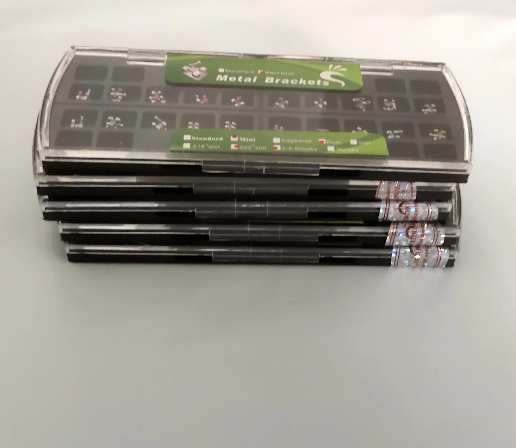 Рисунок 6 - Стоматологические Ортодонтические металлические скобы