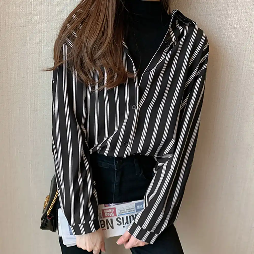 camiseta de rayas blancas y negras mujer