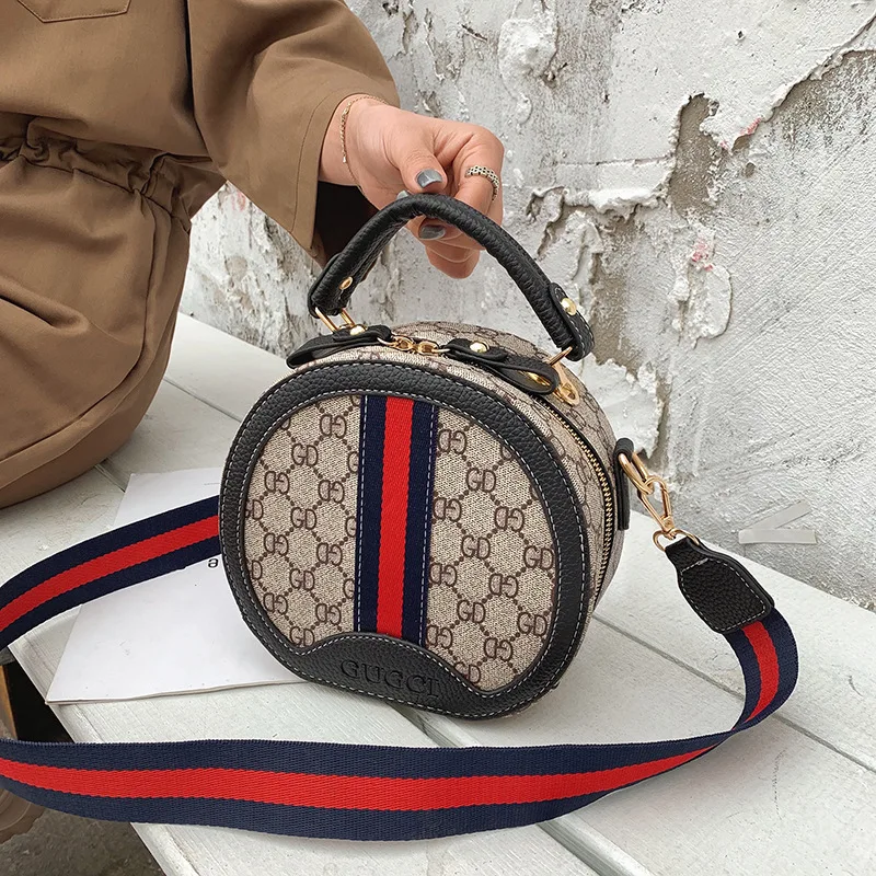 

Sky Color Small Circle Zipper Camera girl Bag Letter Soft Hold Red 2019 Season Pu Woman Package 1903 women handbag handtas