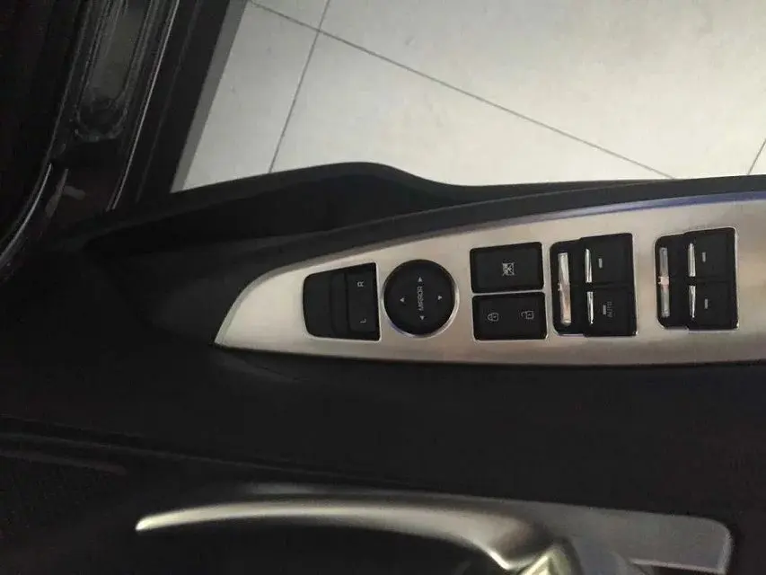 Декоративные наклейки на окна автомобиля Hyundai Tucson декоративные с блестками