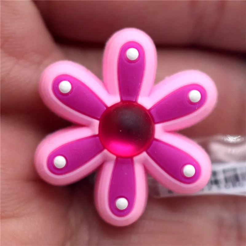 1pcs High Imitation Shoe Charms Colorful Heart-shaped Shoe Buckles Original Accessory fit Bracelets Croc JIBZ Kids Gifts F-ZBX20