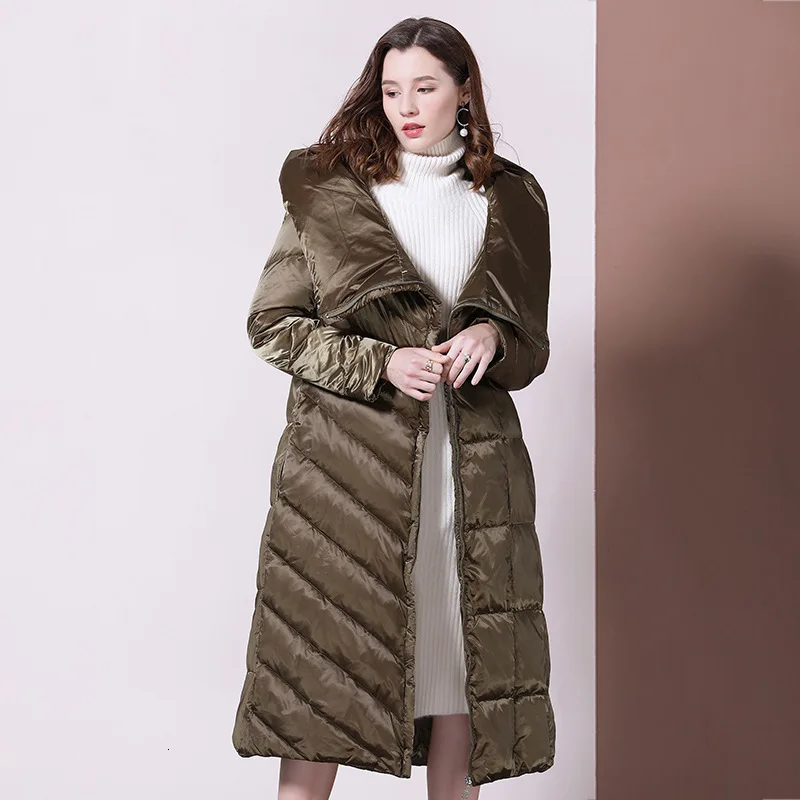 Женская куртка на белом утином пуху длинная теплая парка с капюшоном верхняя