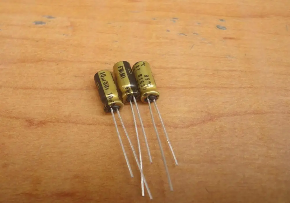 100 шт. 10 мкФ с алюминиевой крышкой 50В NICHICON FW Series 5x11 мм 50V10uF Hi-Fi аудио конденсатор |