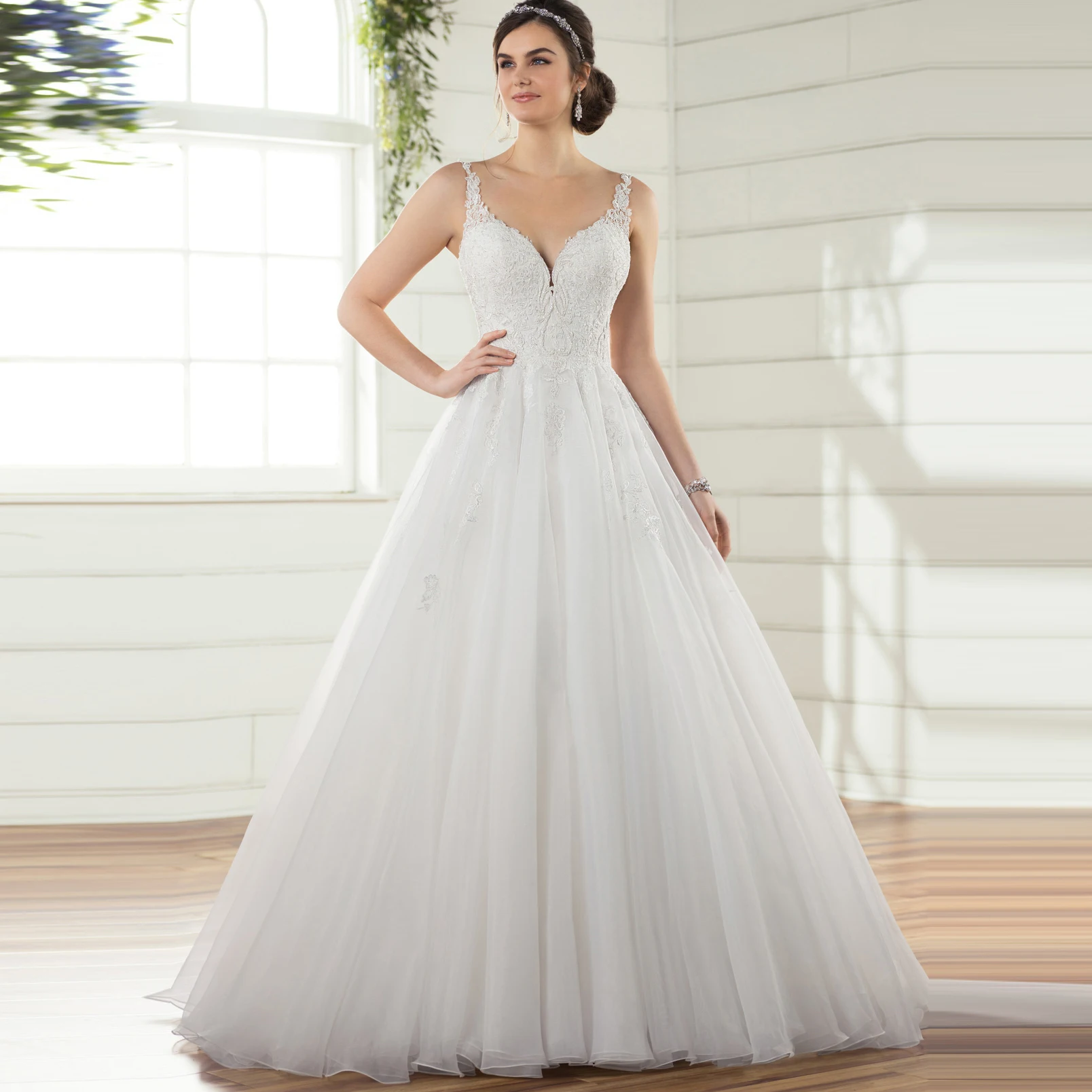 

Backless Plus Size Wedding Dress A Line Boho Summer Wedding Dress Elegant Princess Lace Appliqued Train Bride Dress