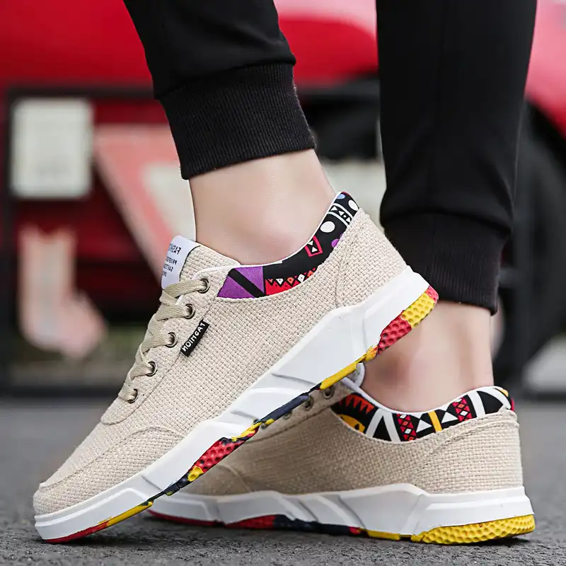 beige sneakers outfit men