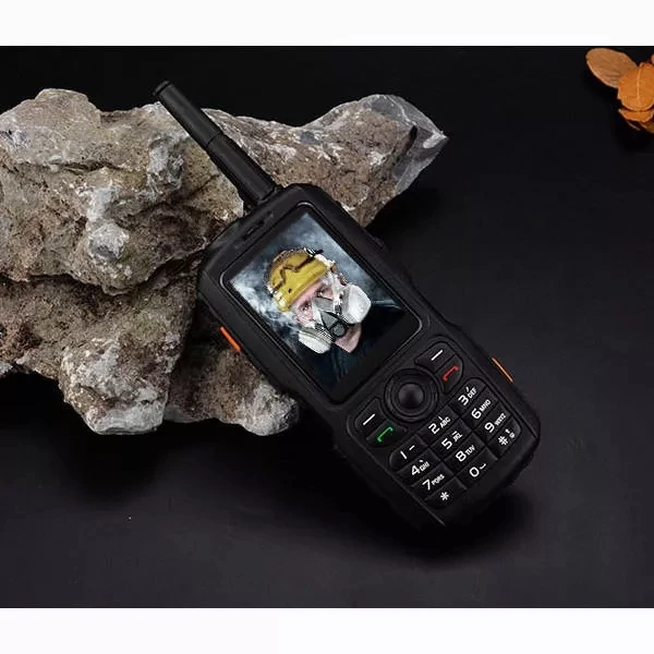 Водонепроницаемый смартфон A17 2 4 дюйма 3G MTK6572 Android две sim карты МП Zello рация прочный