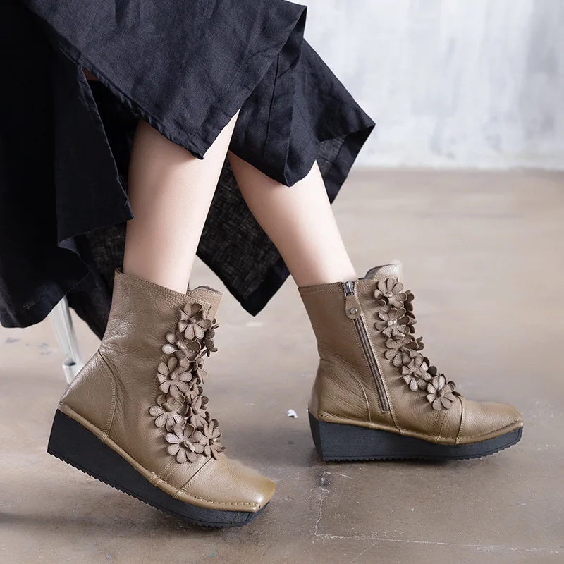 

Leisure Genuine Leather Female Flowers Slope With Waterproof Taiwan Single Head Layer Cowhide Boots