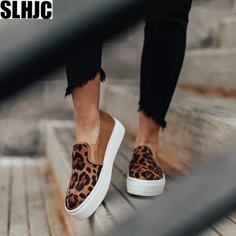 

SLHJC Women Flat Heel Shoes 2019 Autumn New Loafers Round Toe Slip On Plus Size Female Flats Work Farm Walking Sneakers