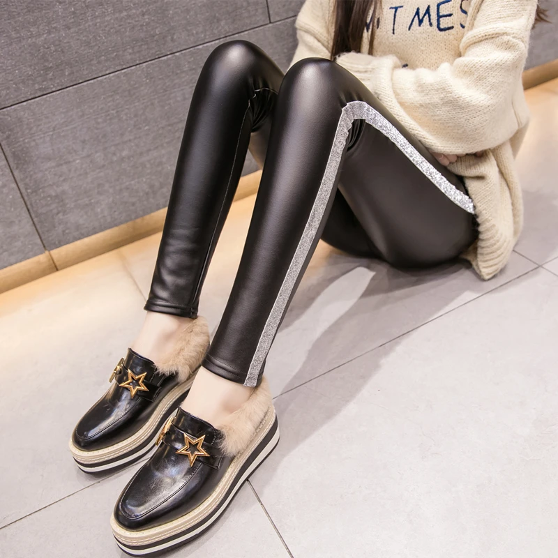 Shijia/осенне-зимние черные женские штаны из искусственной кожи с эластичной резинкой на высокой талии; теплые полосатые спортивные базовые брюки; женские кожаные брюки;