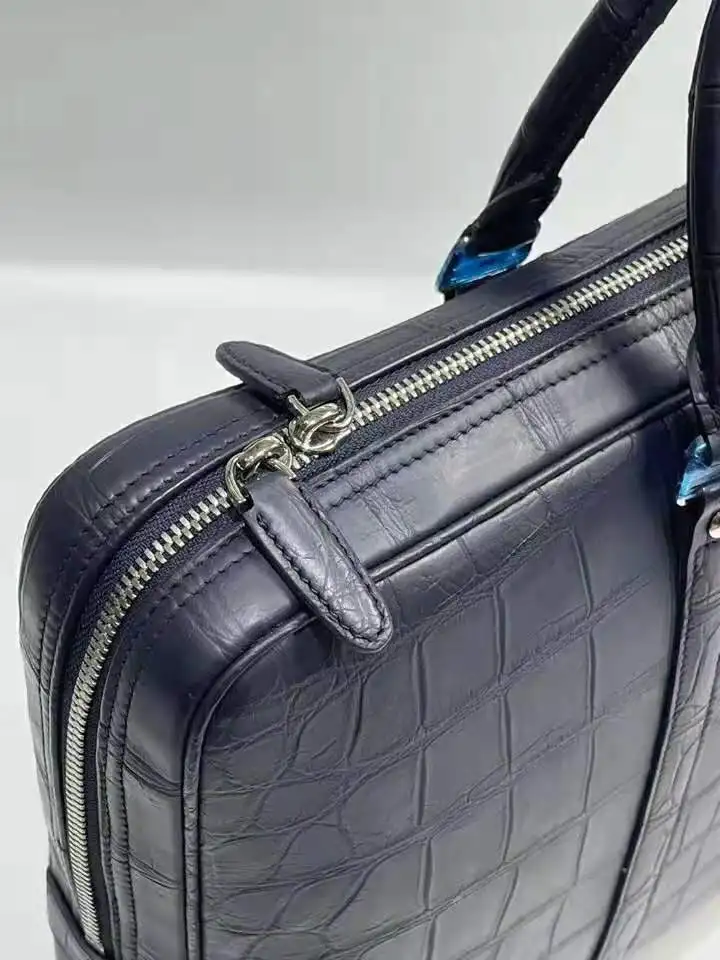 Рисунок 4 - Мужской деловой портфель из натуральной