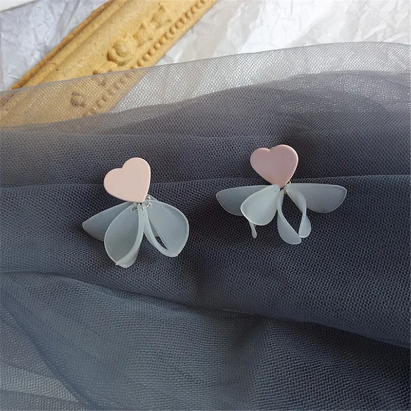 

Fashion Acrylic flower earrings temperament heart-shaped earrings Cute Romantic fresh petals earrings for women Wedding jewelry