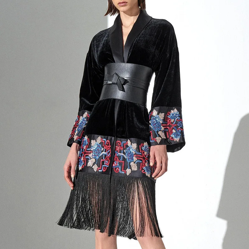 

Chinese style velvet cloth female 2019 autumn and winter new retro embroidery strap tassel dress